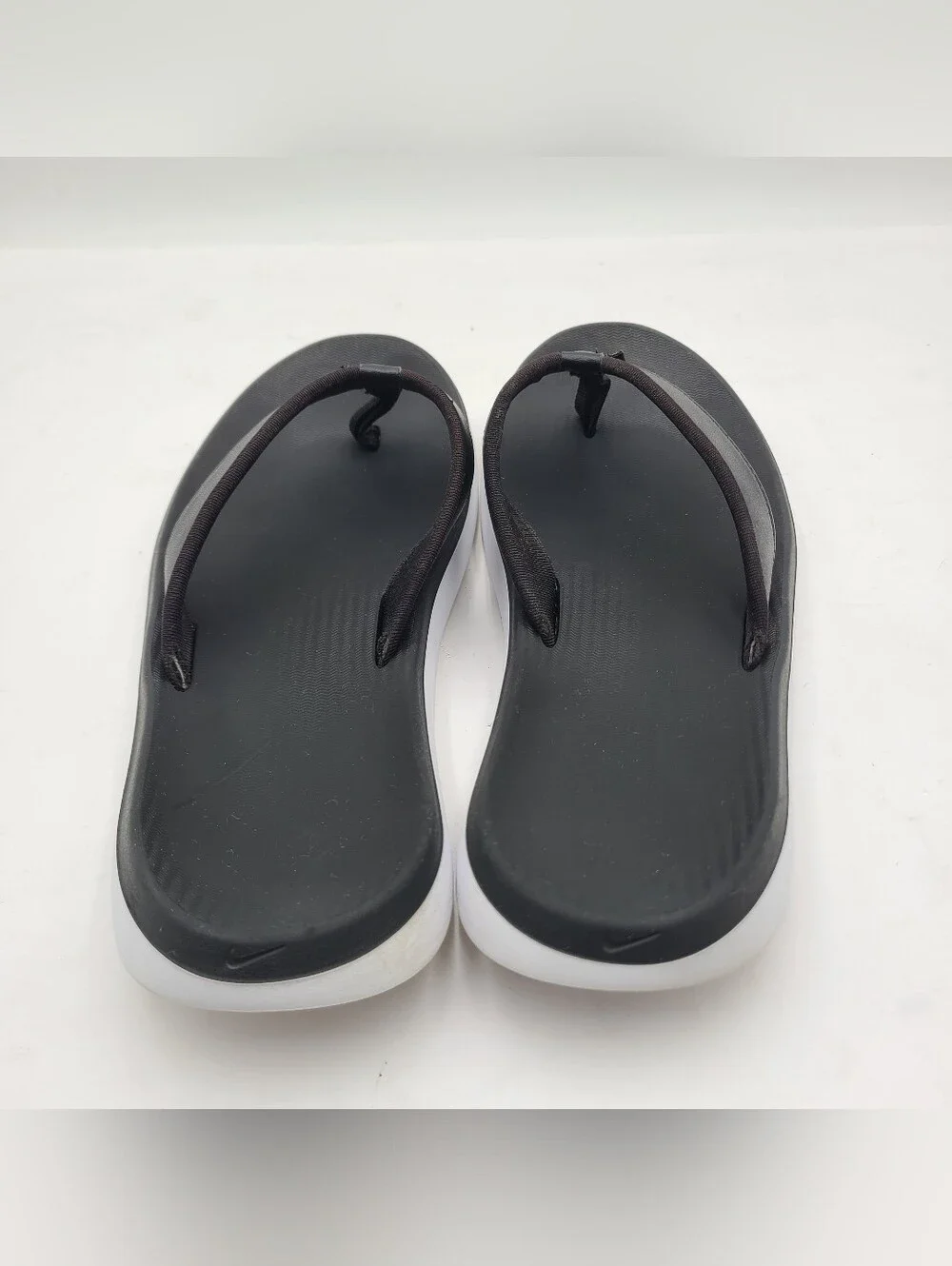 B41 Nike Bella Kai Women's Flip Flop Sandals Black/White AO3622-002 Sz 9